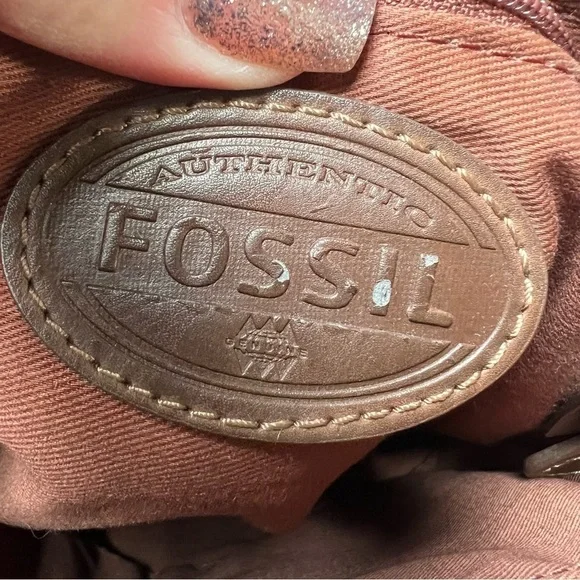 Fossil Issue Number 1954 Women’s Brown and Tan Crossbody Adjustable Strap Purse - Picture 7 of 11